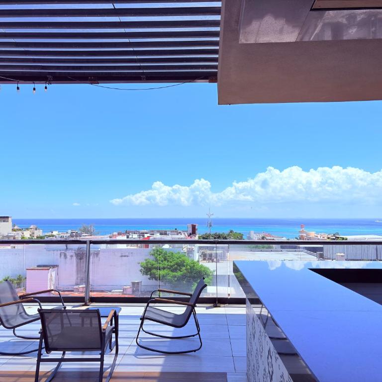 Queen Suite Oasis Just Minutes from the Beach - Deluxe King Studio - 8