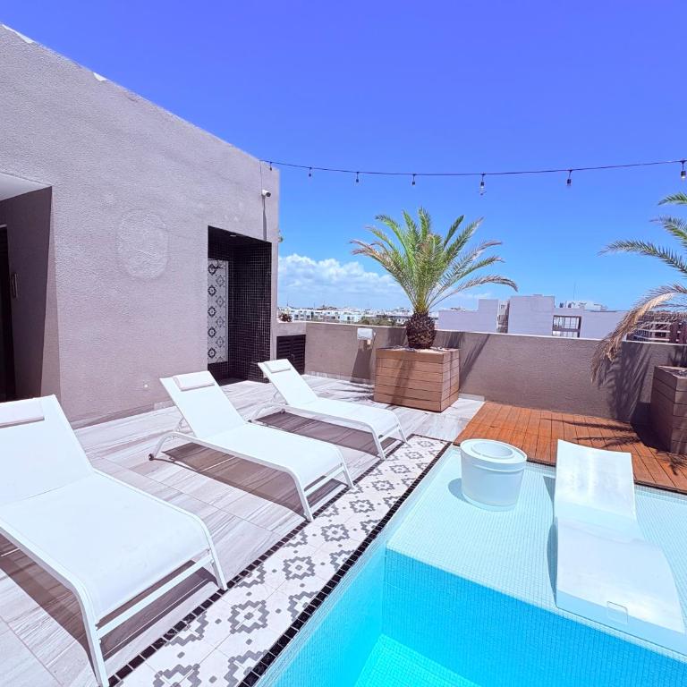 Queen Suite Oasis Just Minutes from the Beach - Deluxe King Studio - 15