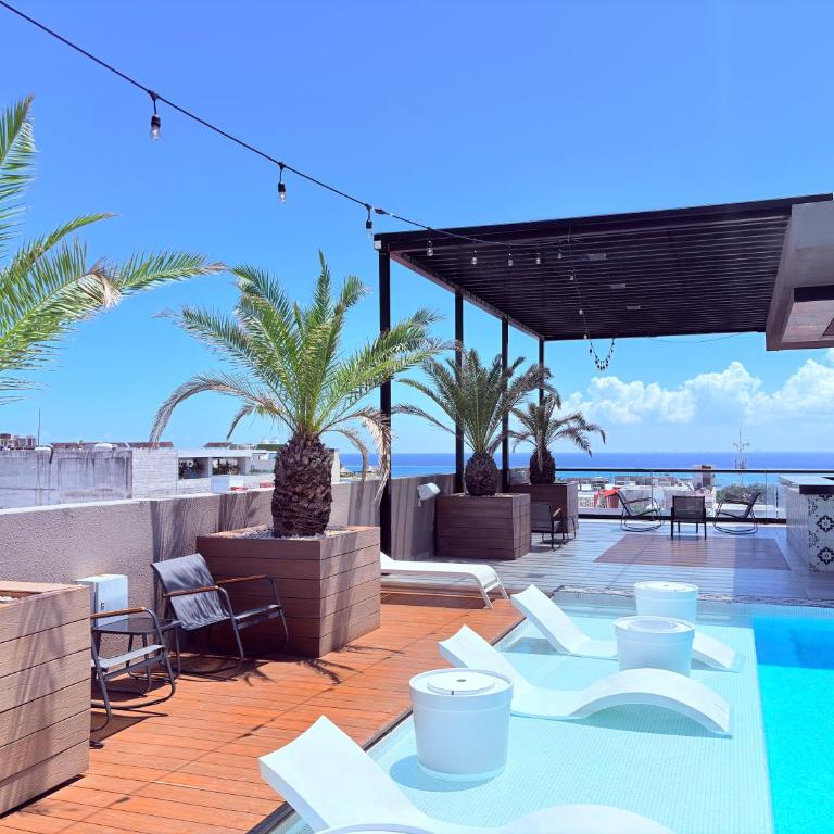Queen Suite Oasis Just Minutes from the Beach - Deluxe King Studio - 21