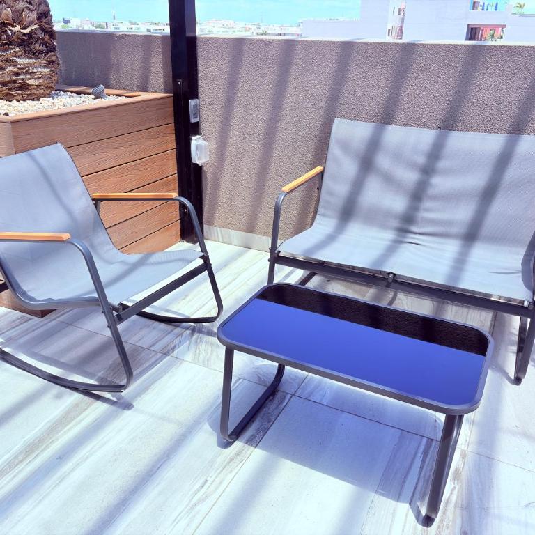 Queen Suite Oasis Just Minutes from the Beach - Deluxe King Studio - 43