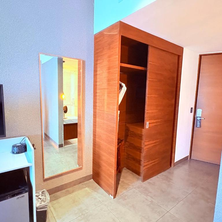 Queen Suite Oasis Just Minutes from the Beach - Deluxe King Studio - 48