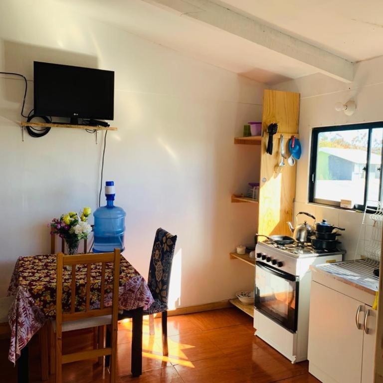 Hostal y Cabañas Pua Vaenga - Deluxe Double Room with Balcony and Sea View - 6