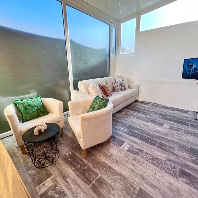 Doux Pavillon L'Emeraude - 8 min Gare - Tramway Centre-ville - Appartamento con 2 Camere da Letto - 9