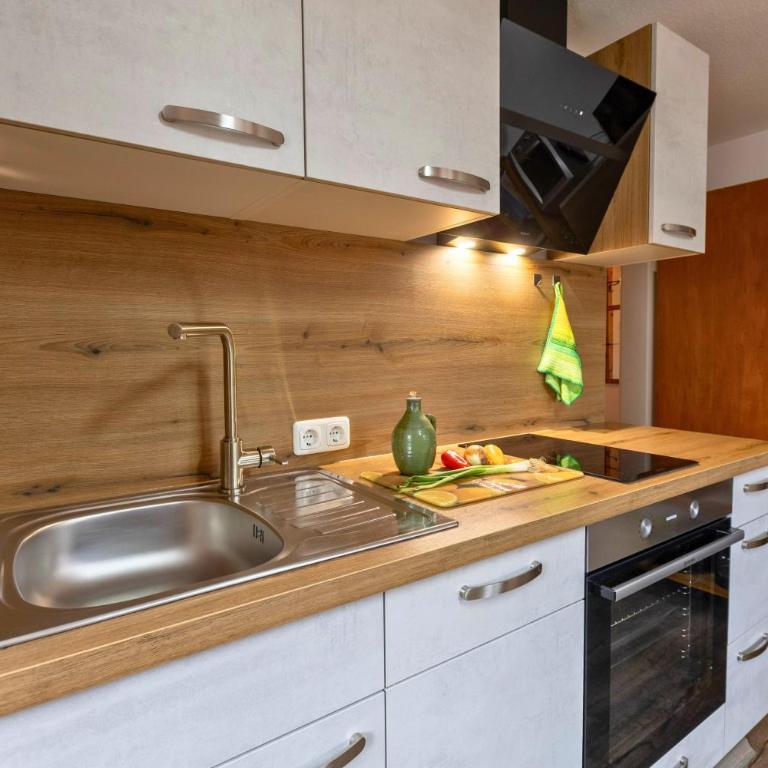 Haus Hindelang - 2 FeWos mit Zugspitzblick, inkl Königscard, gratis Parken & WLAN, Self Check-In, 5 Minuten ins Zentrum - Apartment mit Aussicht und Balkon - 3