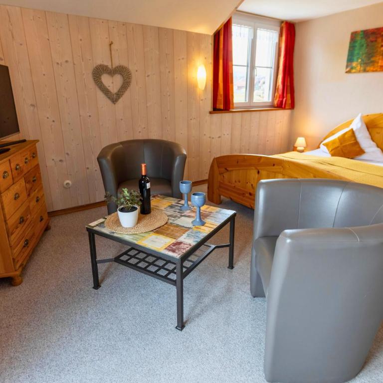 Haus Hindelang - 2 FeWos mit Zugspitzblick, inkl Königscard, gratis Parken & WLAN, Self Check-In, 5 Minuten ins Zentrum - Apartment mit Aussicht und Balkon - 22