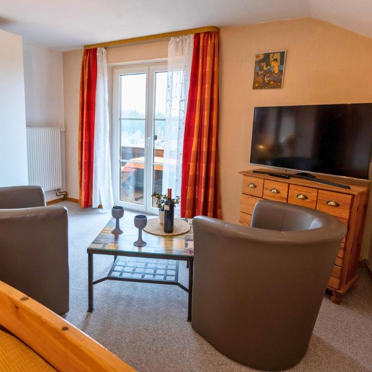 Haus Hindelang - 2 FeWos mit Zugspitzblick, inkl Königscard, gratis Parken & WLAN, Self Check-In, 5 Minuten ins Zentrum - Apartment mit Aussicht und Balkon - 19