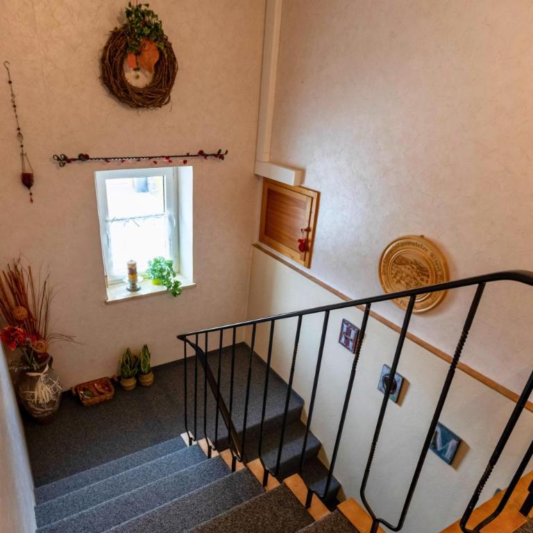 Haus Hindelang - 2 FeWos mit Zugspitzblick, inkl Königscard, gratis Parken & WLAN, Self Check-In, 5 Minuten ins Zentrum - Apartment mit Aussicht und Balkon - 31
