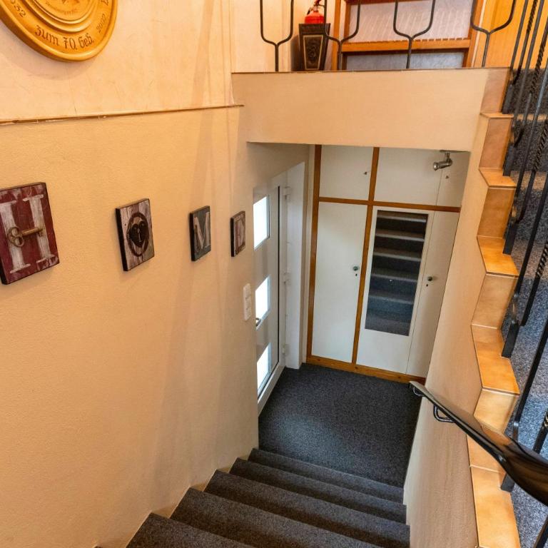 Haus Hindelang - 2 FeWos mit Zugspitzblick, inkl Königscard, gratis Parken & WLAN, Self Check-In, 5 Minuten ins Zentrum - Apartment mit Aussicht und Balkon - 32