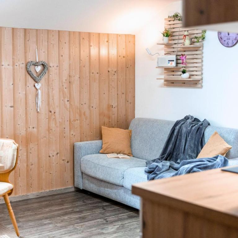 Haus Hindelang - 2 FeWos mit Zugspitzblick, inkl Königscard, gratis Parken & WLAN, Self Check-In, 5 Minuten ins Zentrum - Apartment mit Aussicht und Balkon - 12