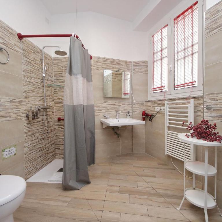 Trastevere Roma Deluxe Rooms - Camera Tripla con Accesso Disabili - 13