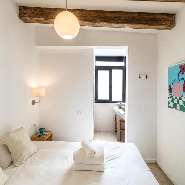 Lovely flat at Sagrada Familia - Two-Bedroom Apartment with Balcony - 9