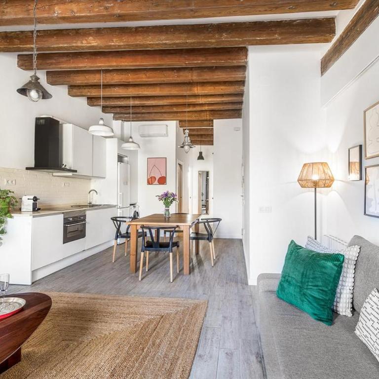 Lovely flat at Sagrada Familia - Two-Bedroom Apartment with Balcony - 1