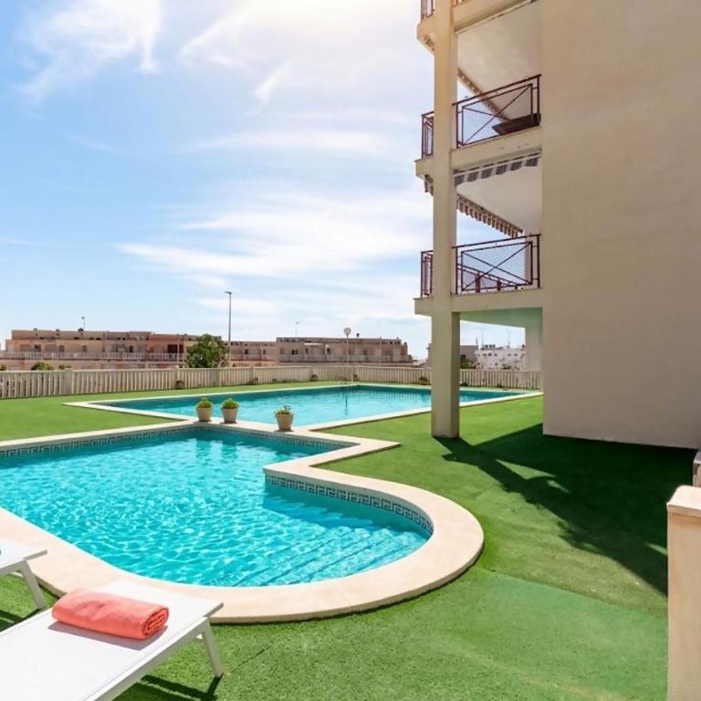 rentafive - Piscina - Parking - Playa - Apartamento - 2