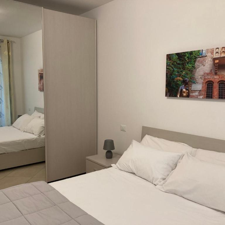 L G House - Two-Bedroom Apartment with Pool View - 11