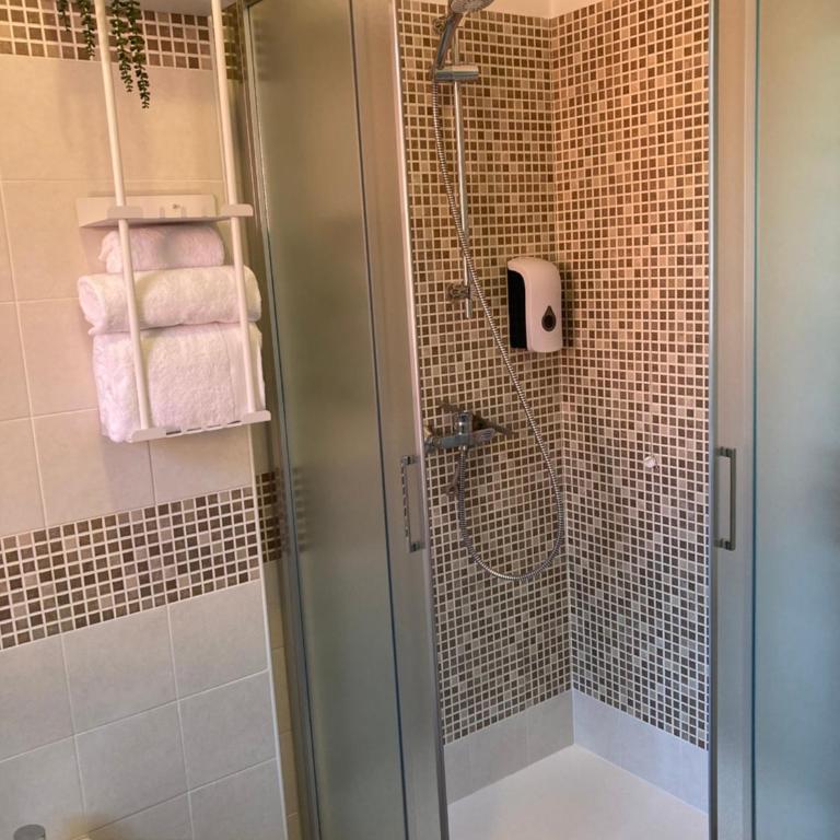 L G House - Two-Bedroom Apartment with Pool View - 19