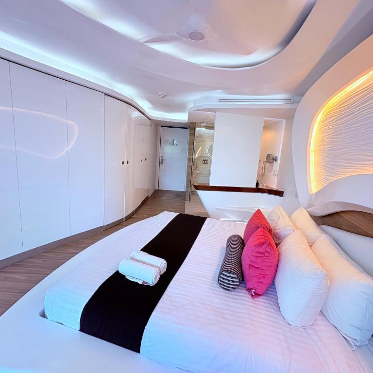 Luxury Beachfront Escape at The Carmen Hotel - King Suite with Ocean View - 4