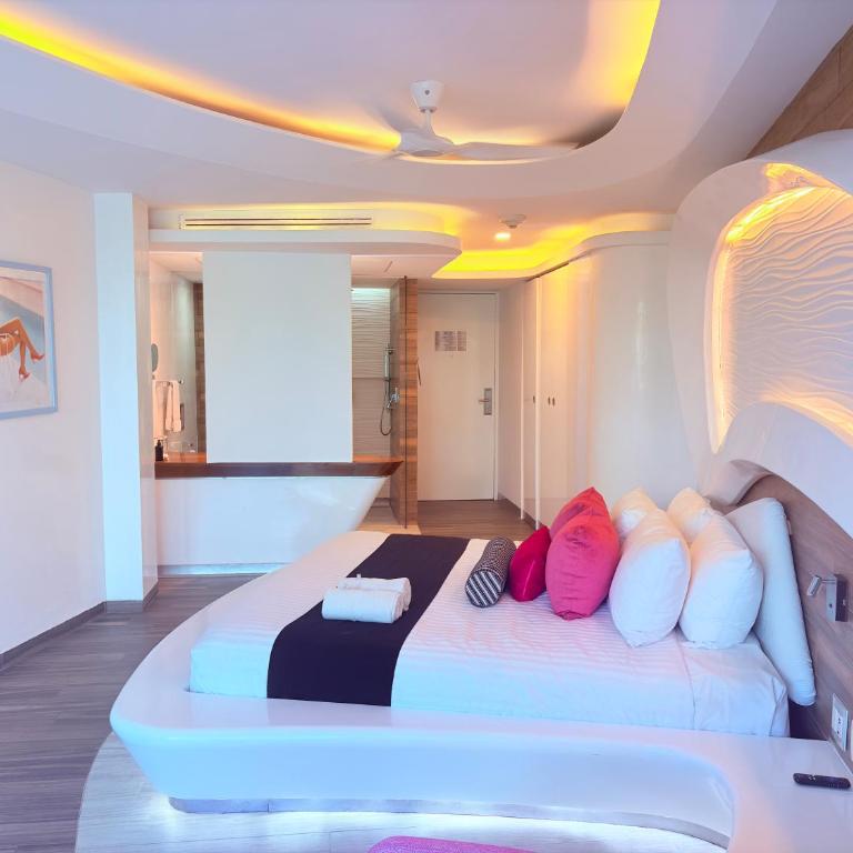 Oceanfront King Suite with Stunning Ocean View - Studio with Sea View - 6