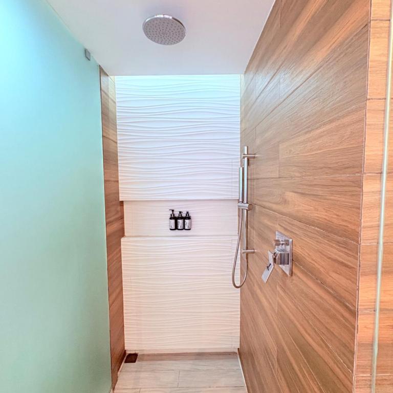 Oceanfront King Suite with Stunning Ocean View - Studio with Sea View - 25