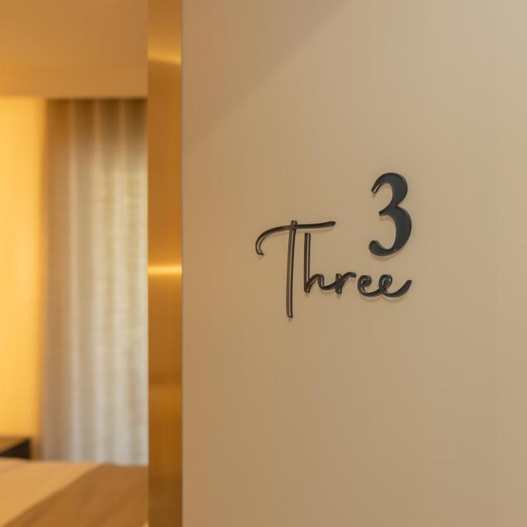 Campo's Guest House Airport - Double Room with Balcony - 7