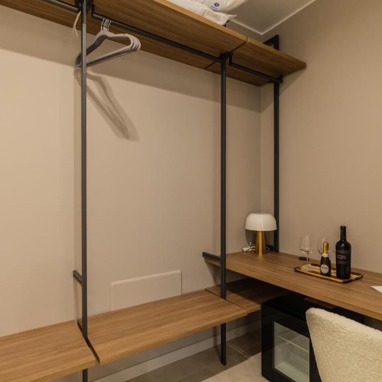 Campo's Guest House Airport - Double Room with Balcony - 15