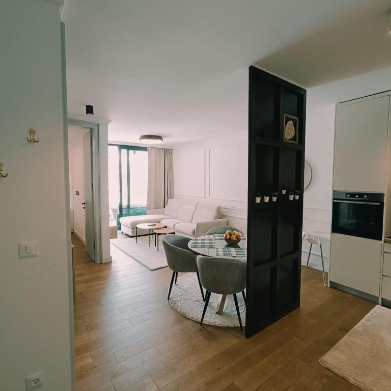 LuxApart Vrbanjusa Old City Centar free garage - Deluxe Apartment - 4