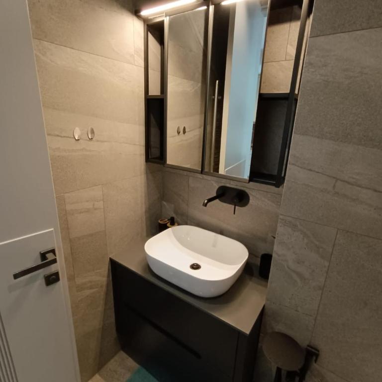 LuxApart Vrbanjusa Old City Centar free garage - Deluxe Apartment - 20