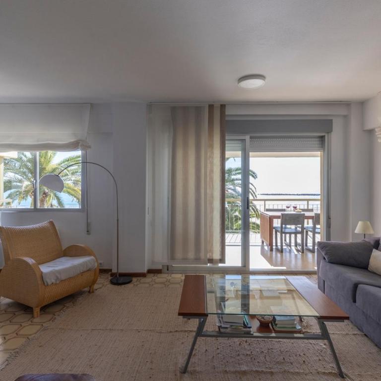 Apartamento en primera línea de mar - Three-Bedroom Apartment with Sea View - 4