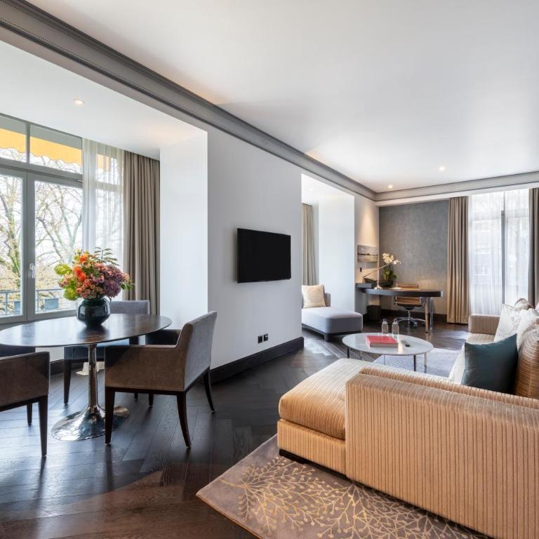 Royal Savoy Hotel & Spa - Savoy Suite - 4