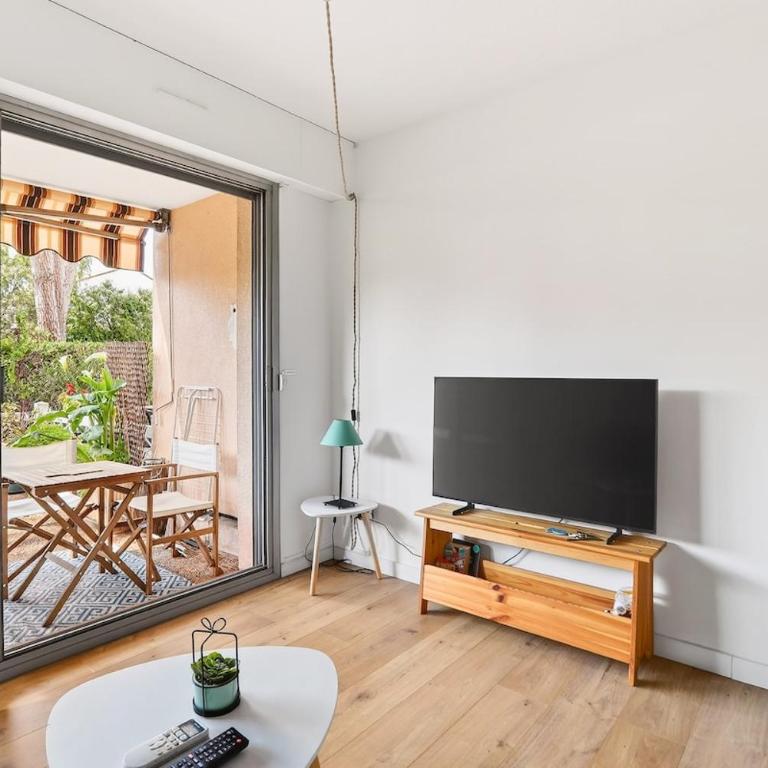 Nice studio - terrace - private parking & pool - Studio - 6