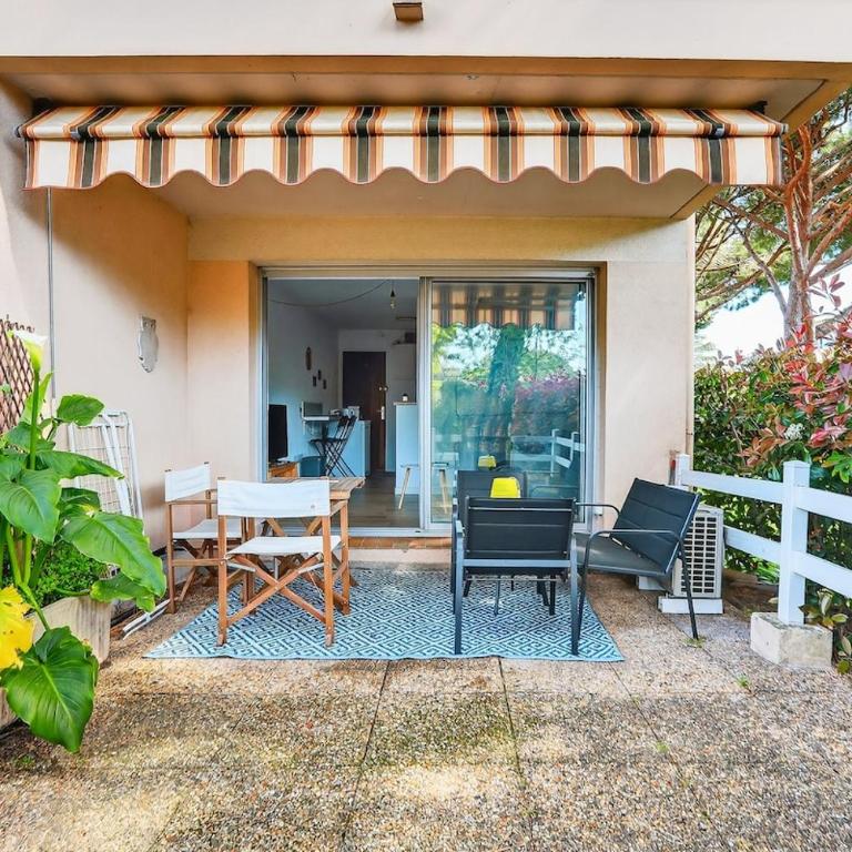 Nice studio - terrace - private parking & pool - Studio - 13