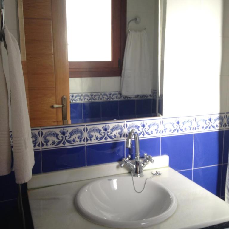 Hostal Aranda - Habitación Doble con balcón - 2 camas - 6