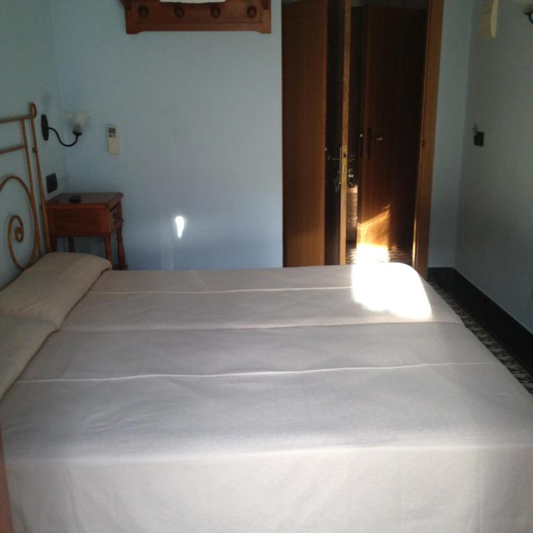 Hostal Aranda - Habitación Doble con balcón - 2 camas - 8