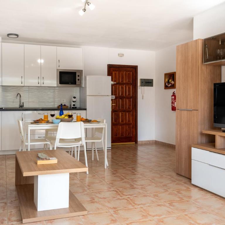 Luminoso y Acogedor, 2 Piscinas, Playa 3 min - Apartamento de 1 dormitorio - 36