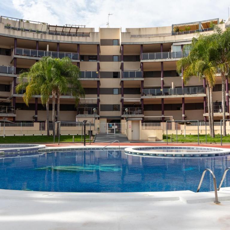 Global Vacacional, Amplia planta baja con dos habitaciones en Canet - Appartement avec Terrasse - 1