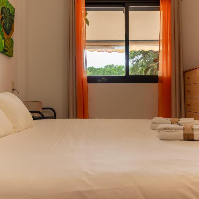 Global Vacacional, Amplia planta baja con dos habitaciones en Canet - Appartement avec Terrasse - 10