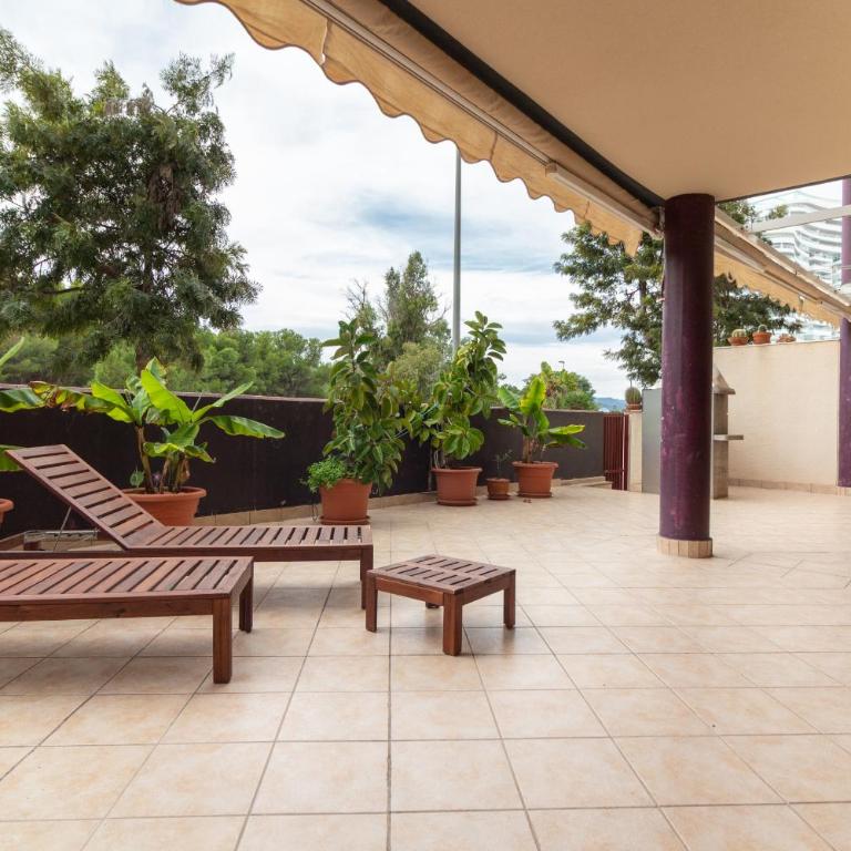 Global Vacacional, Amplia planta baja con dos habitaciones en Canet - Appartement avec Terrasse - 16