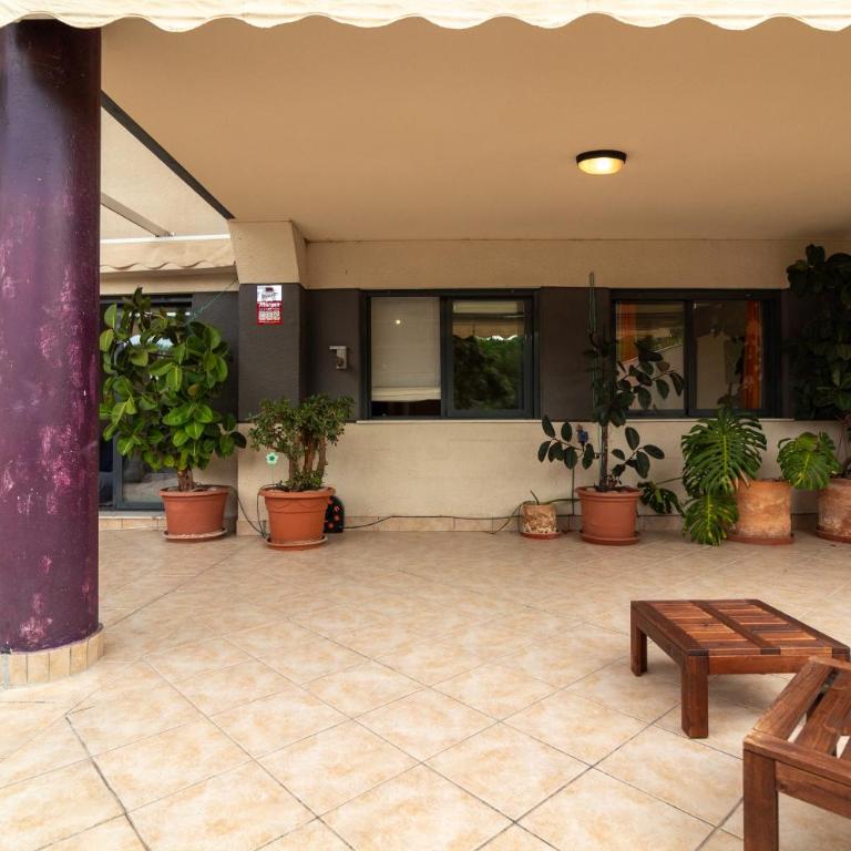 Global Vacacional, Amplia planta baja con dos habitaciones en Canet - Appartement avec Terrasse - 20