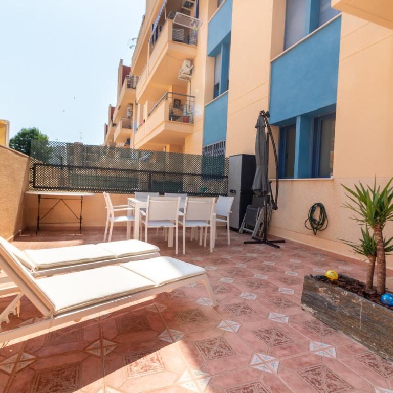 Global Vacacional, Planta baja con terraza cerca de la playa - Apartment mit Terrasse - 2