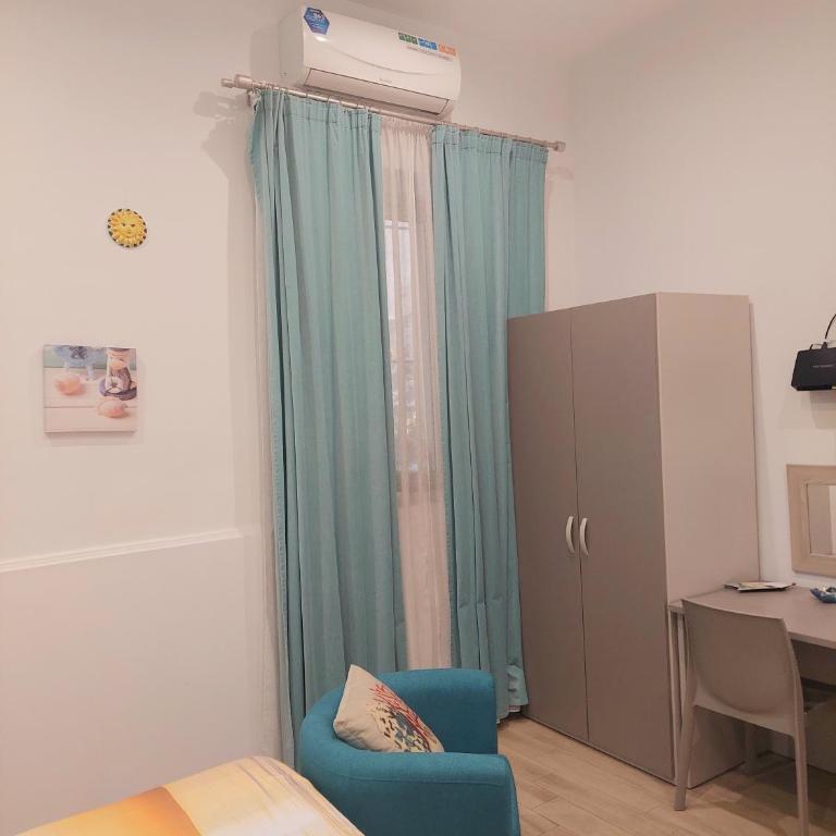 B&B Marina di Naxos - Camera Matrimoniale/Doppia con Letti Singoli con Bagno Privato - 9