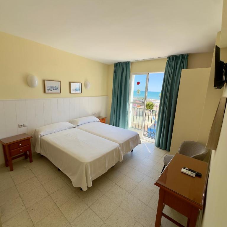 Hotel Cabello - Habitación Doble con vistas al mar - 2 camas - 9