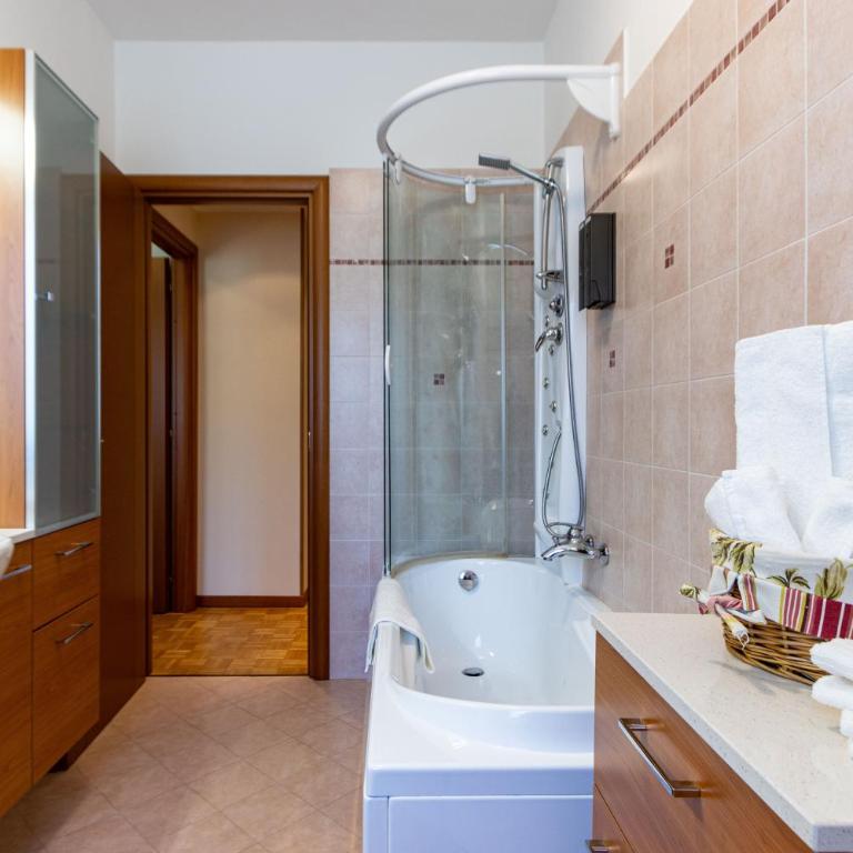 Pasadena House - Arona - Terrace with lake view - AC - By Guestaly - Appartamento con 2 Camere da Letto - 37