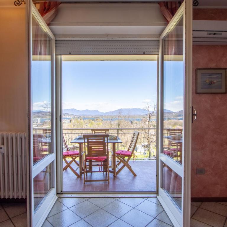 Pasadena House - Arona - Terrace with lake view - AC - By Guestaly - Appartamento con 2 Camere da Letto - 15