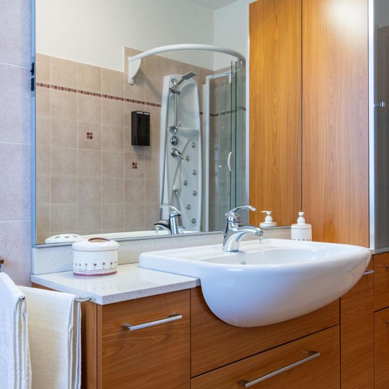 Pasadena House - Arona - Terrace with lake view - AC - By Guestaly - Appartamento con 2 Camere da Letto - 35