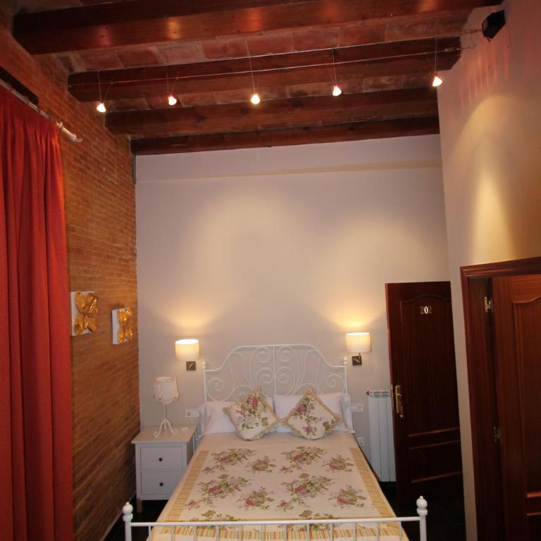 Hostal Orleans - Double or Twin Room with Private Bathroom - 22