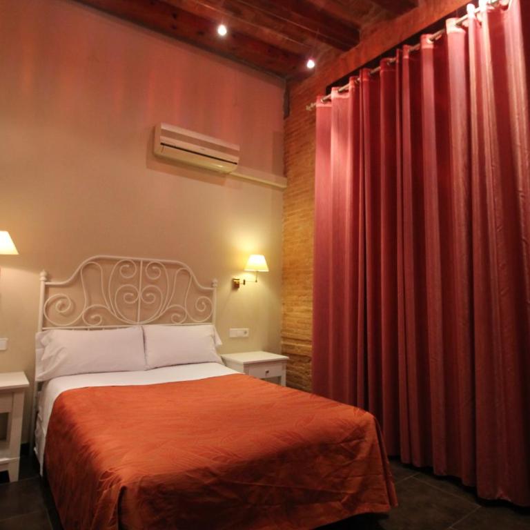 Hostal Orleans - Double or Twin Room with Private Bathroom - 25