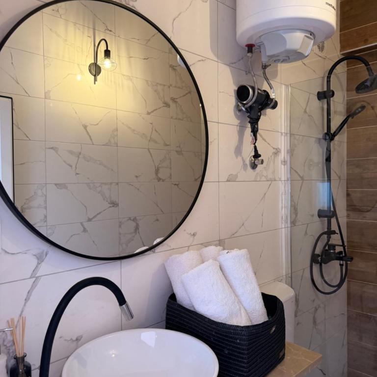 Apartmani Andrić - Stylish & Peaceful Apartment with Free Parking - 10 min Walk to Old Town - Dvokrevetna Soba s Bračnim Krevetom/ 2 Zasebna Kreveta i Pogledom - 5