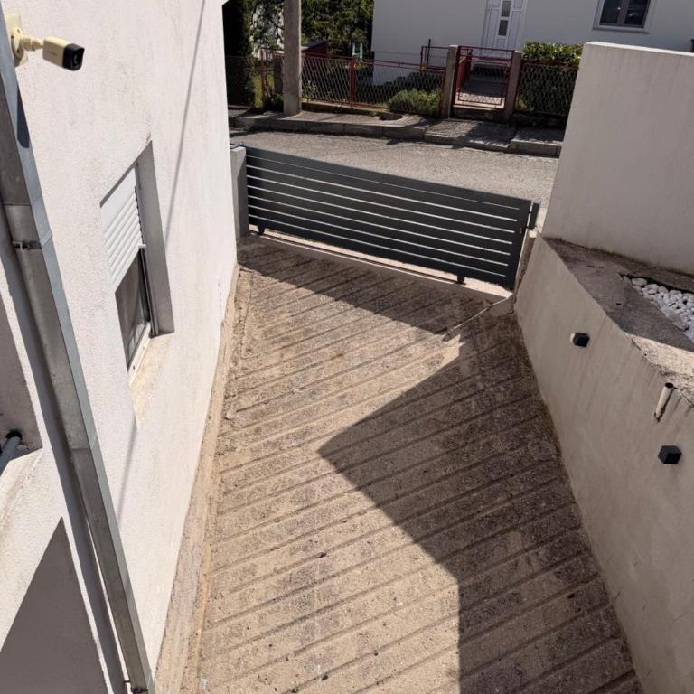 Apartmani Andrić - Stylish & Peaceful Apartment with Free Parking - 10 min Walk to Old Town - Dvokrevetna Soba s Bračnim Krevetom/ 2 Zasebna Kreveta i Pogledom - 23