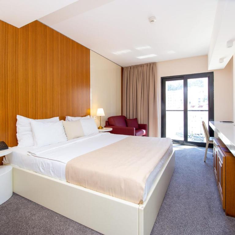 Hotel Aleksandar Rafailovići - Dvokrevetna Soba sa Bračnim Krevetom - 1