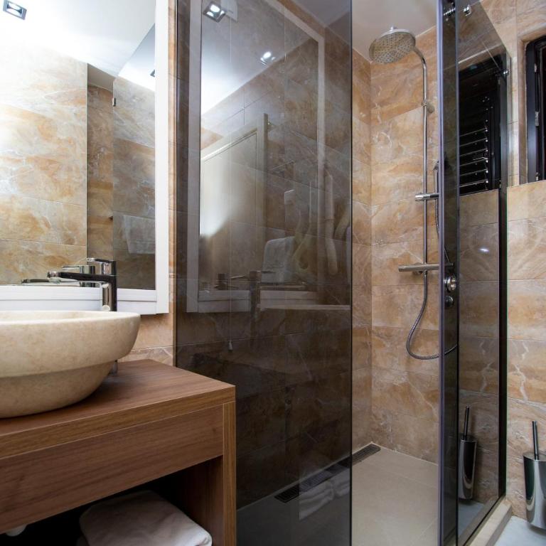 Hotel Aleksandar Rafailovići - Dvokrevetna Soba sa Bračnim Krevetom - 2