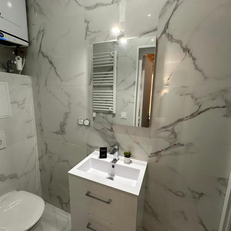 New 402 Suite Brigitte-Cosy Apartment Paris Center - Appartement - 6